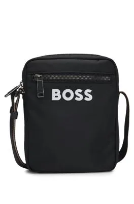 Bolso de bandolera con logo en contraste y correa con raya de la marca