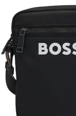Bolso de bandolera con logo en contraste y correa con raya de la marca