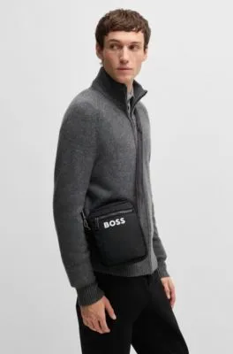 Bolso de bandolera con logo en contraste y correa con raya de la marca