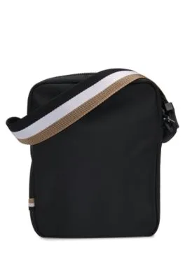 Bolso de bandolera con logo en contraste y correa con raya de la marca