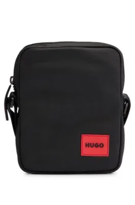 Bolso mensajero con parche de logo rojo