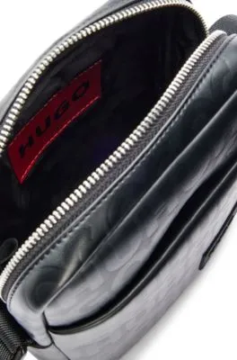 Bolso mensajero en piel sintética con motivo de logo repetido