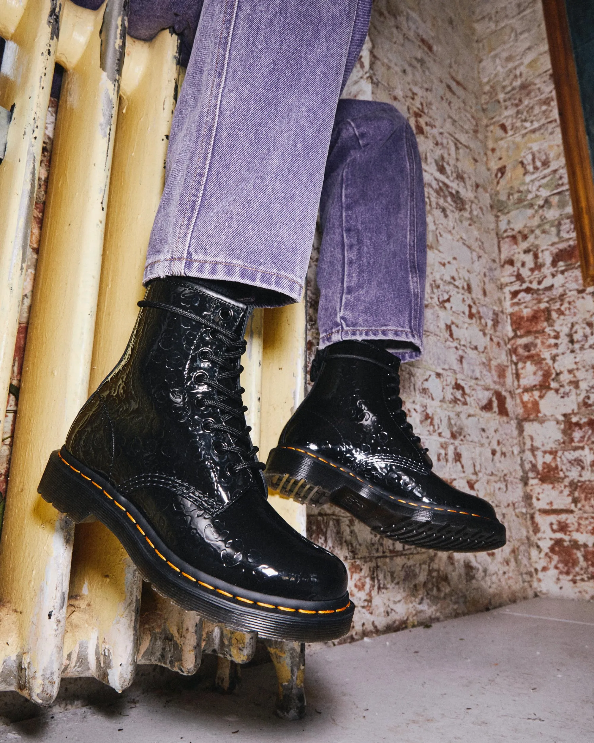 Botas 1460 en charol con efecto leopardo
