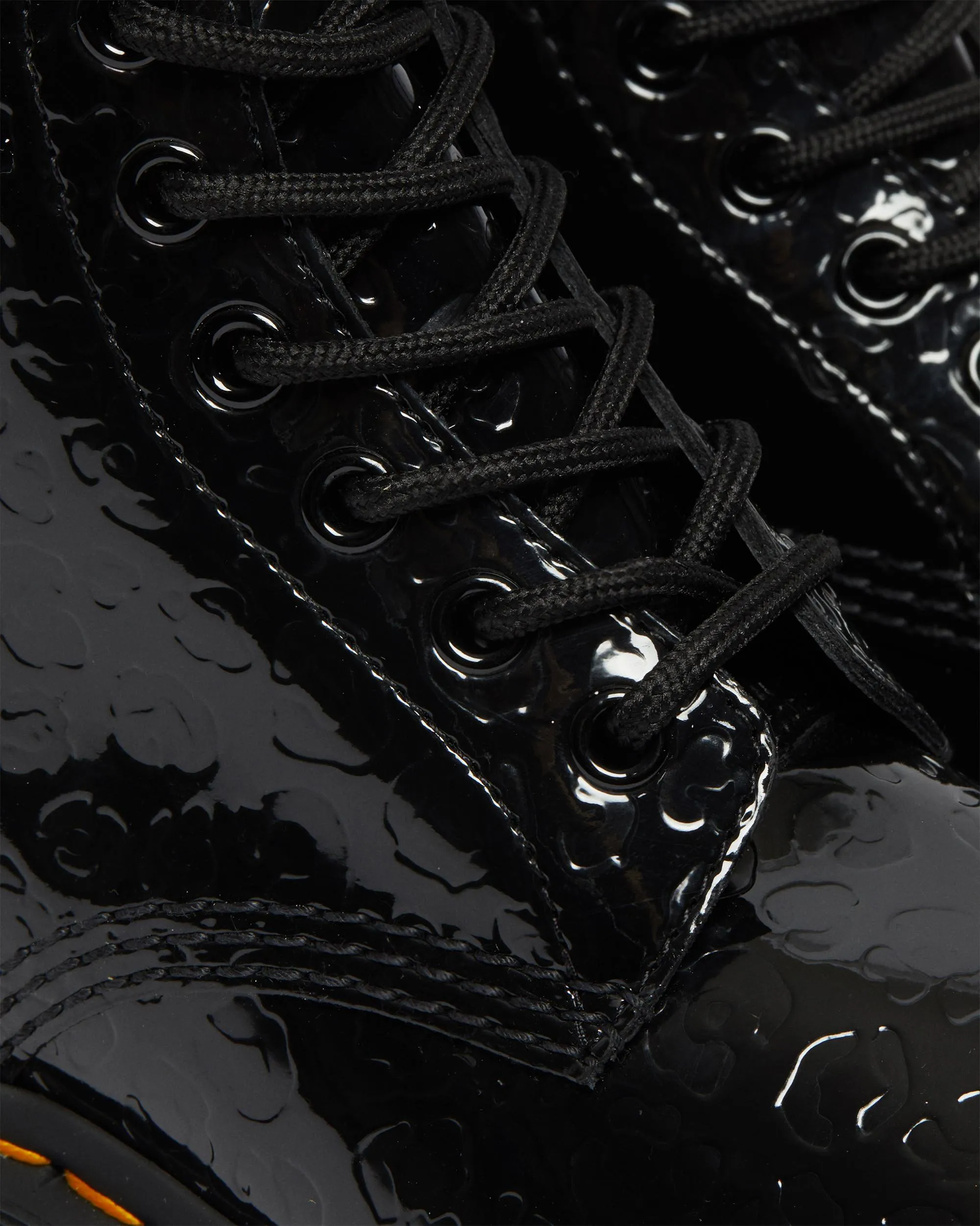 Botas 1460 en charol con efecto leopardo