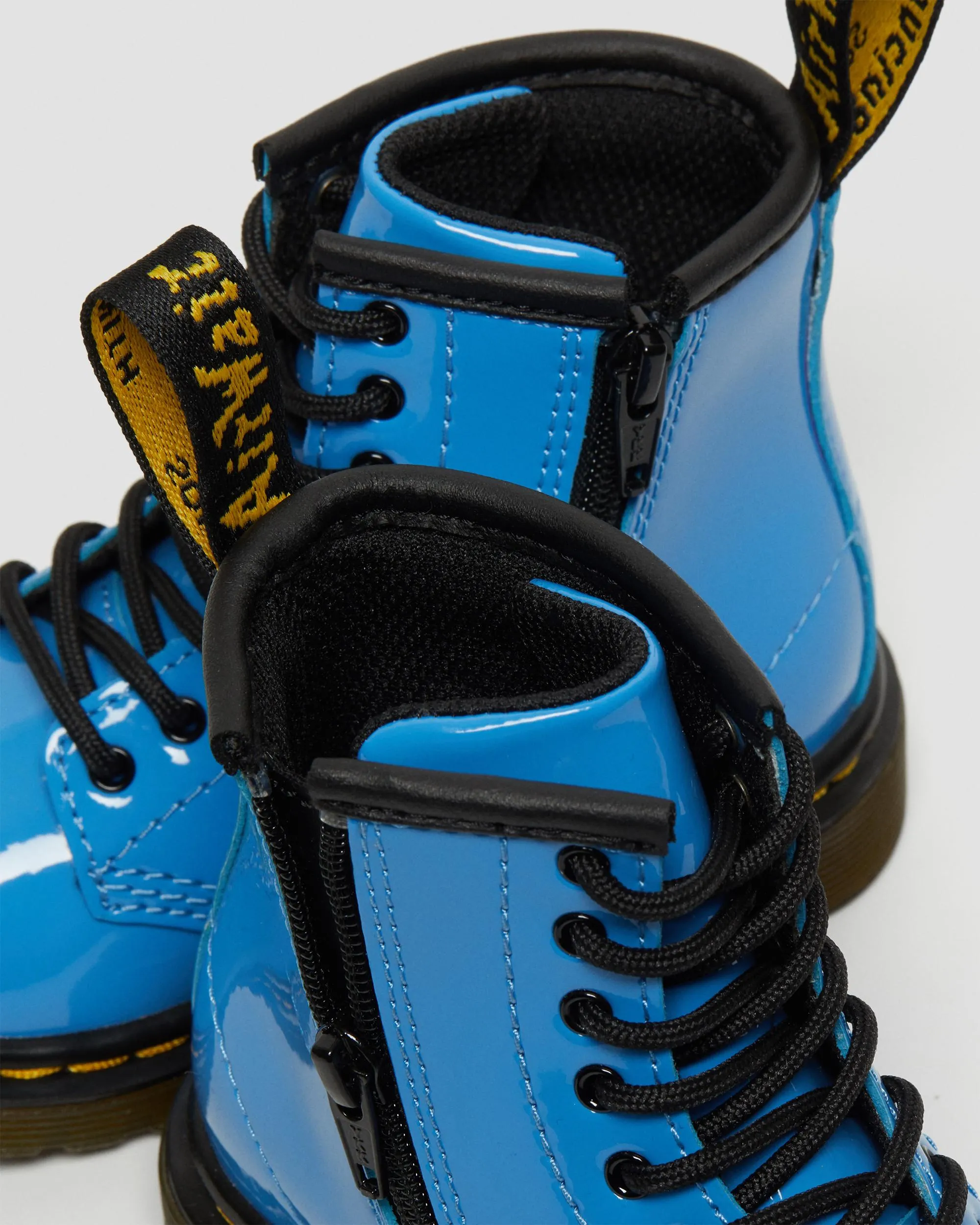 Botas 1460 para niños de charol