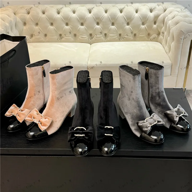 Botas cortas de diseñador de alta calidad NUEVA LLEGA ARRIVADA BRITÁNICA Botón de taladro de gamuzo