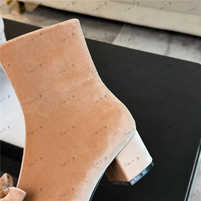 Botas cortas de diseñador de alta calidad NUEVA LLEGA ARRIVADA BRITÁNICA Botón de taladro de gamuzo