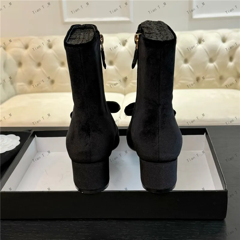 Botas cortas de diseñador de alta calidad NUEVA LLEGA ARRIVADA BRITÁNICA Botón de taladro de gamuzo