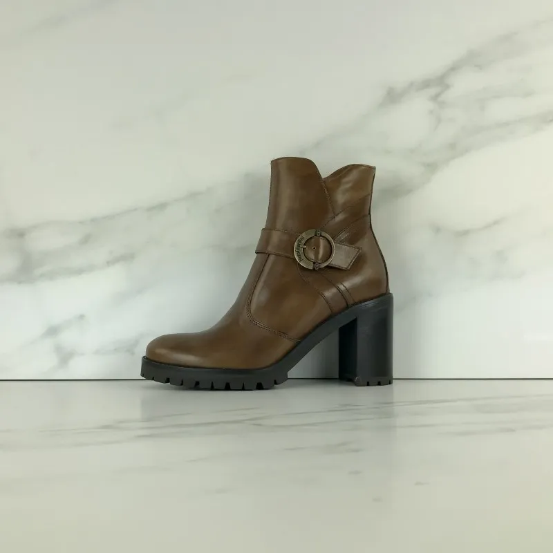 BOTIN de aro tacon cuero