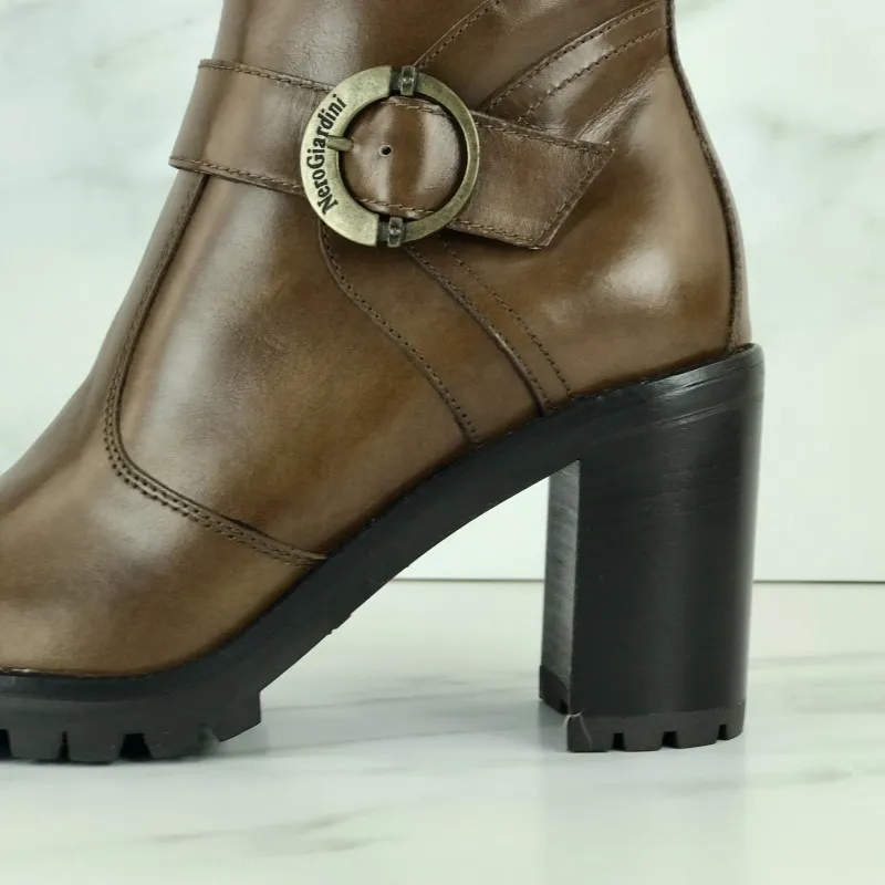 BOTIN de aro tacon cuero