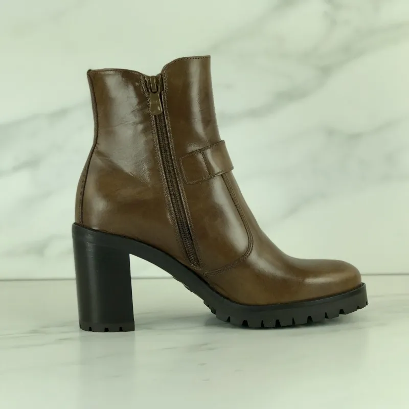 BOTIN de aro tacon cuero