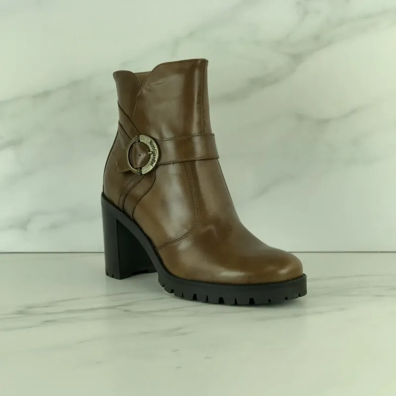 BOTIN de aro tacon cuero