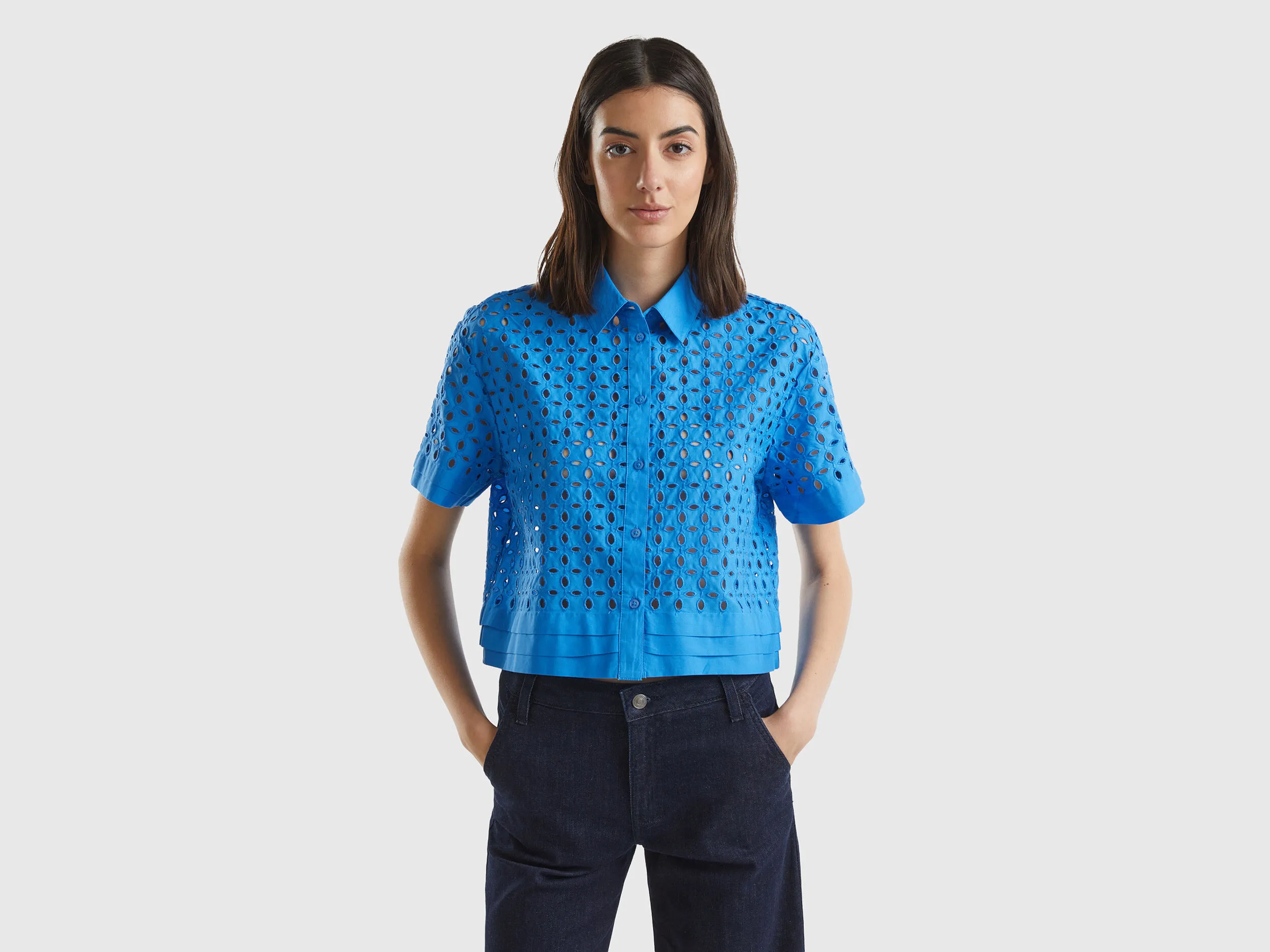 Camisa de manga corta de encaje suizo