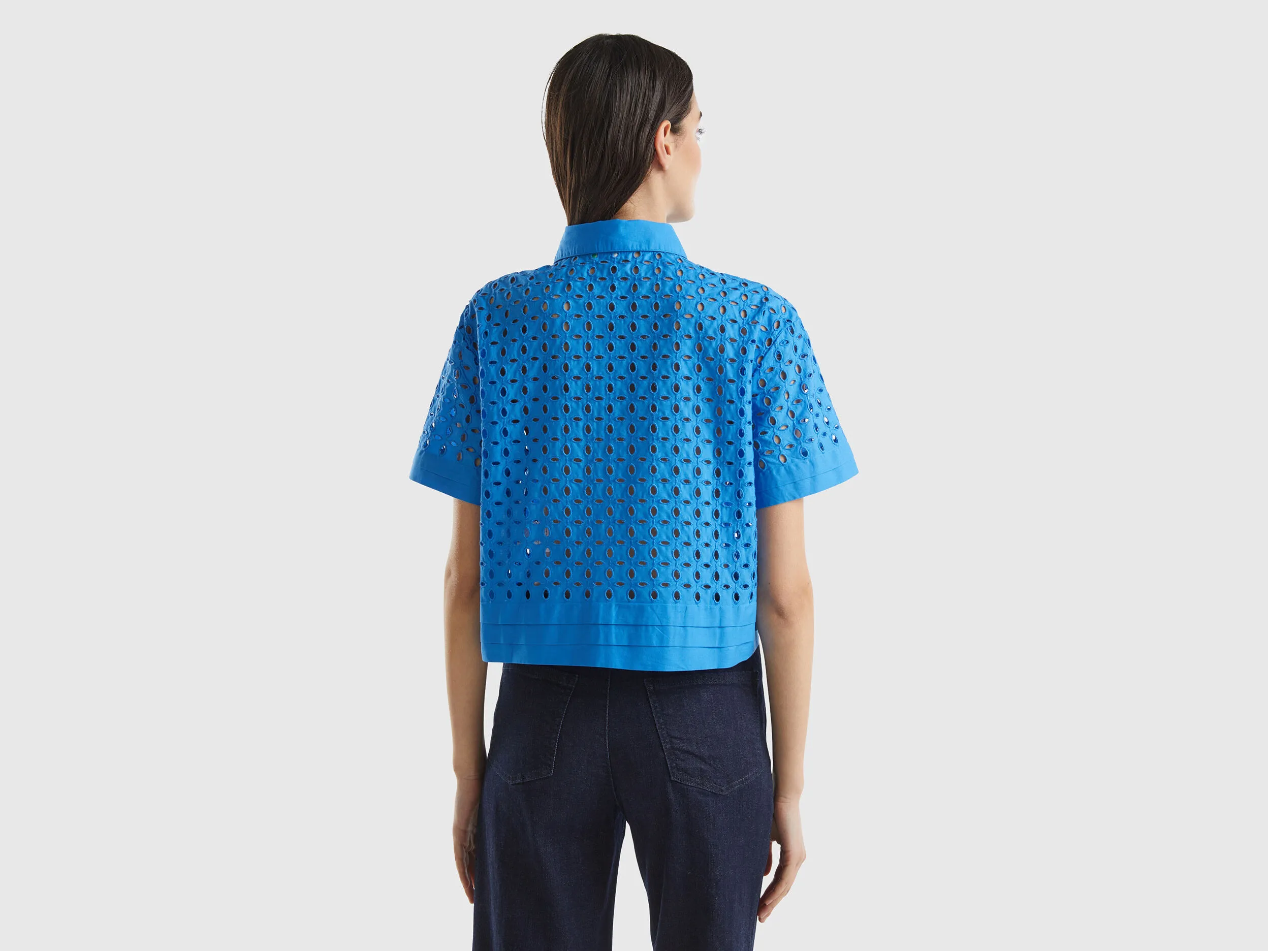 Camisa de manga corta de encaje suizo