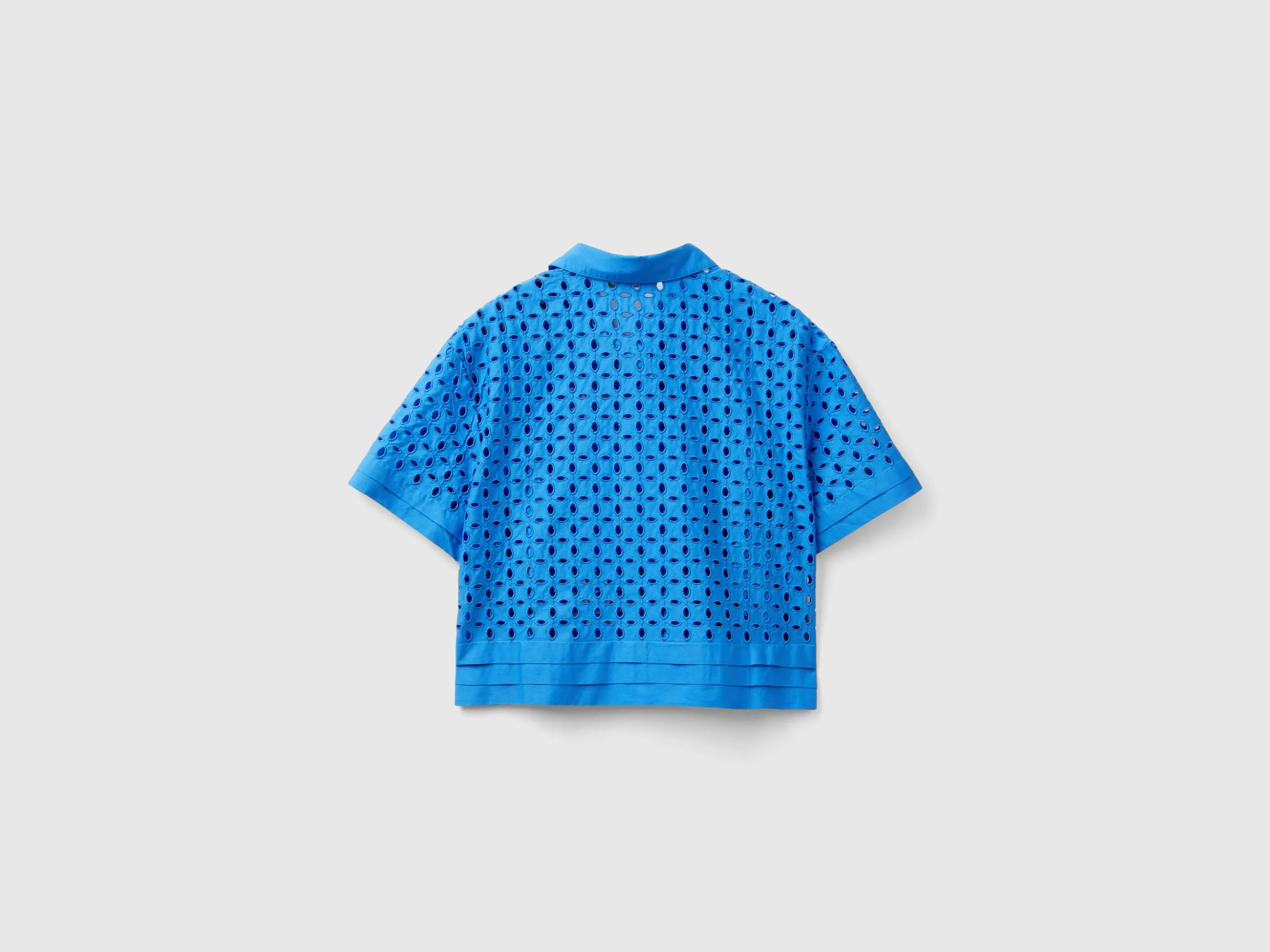 Camisa de manga corta de encaje suizo