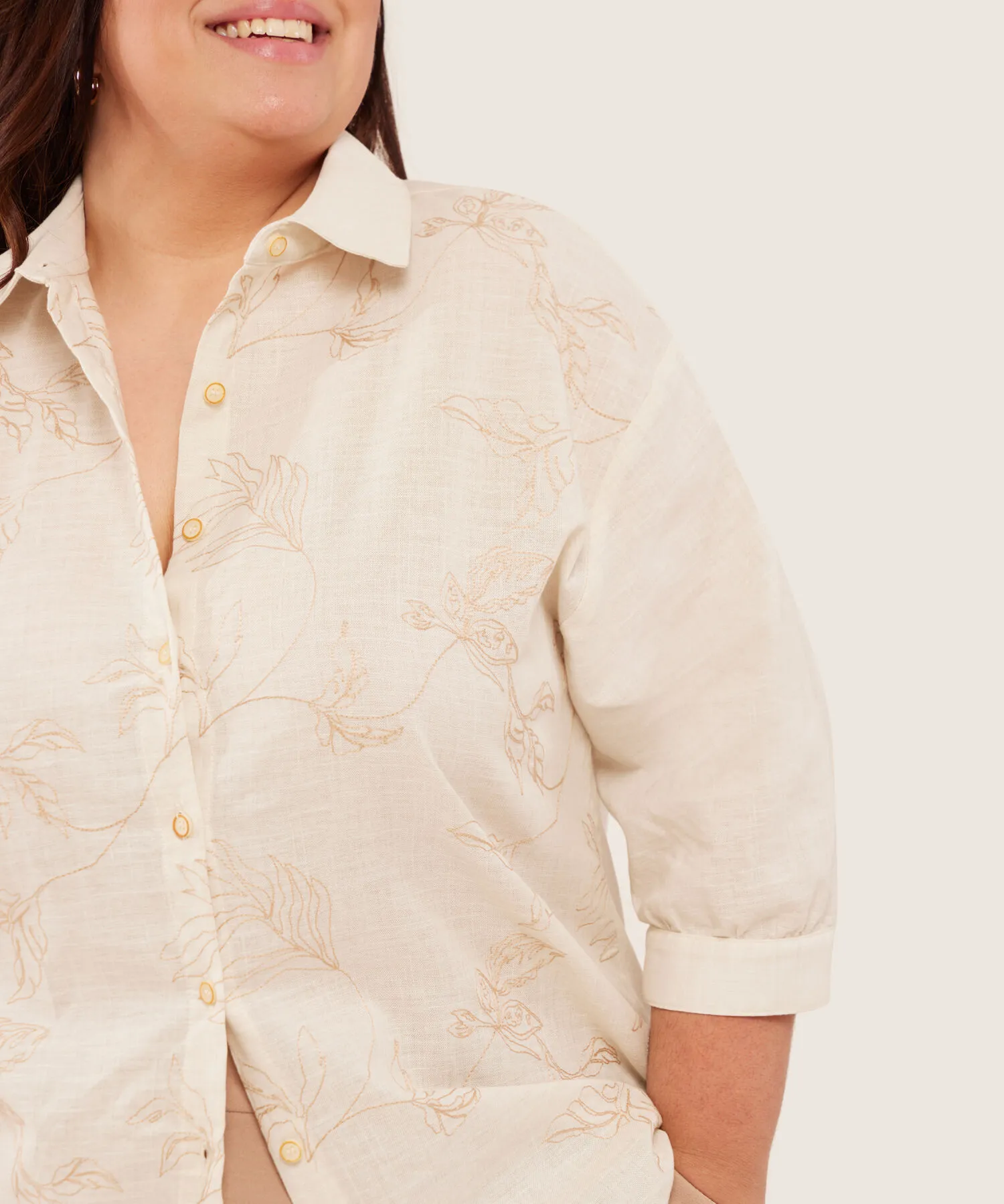 CAMISA MANGA 3/4 CON BORDADO EN FRENTE