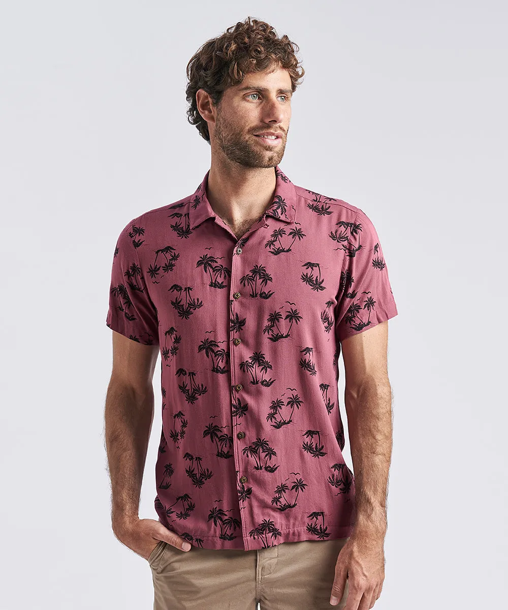 CAMISA MANGA CORTA CUELLO RESORT ESTAMPADO CLASSIC FIT GUINDA PV24