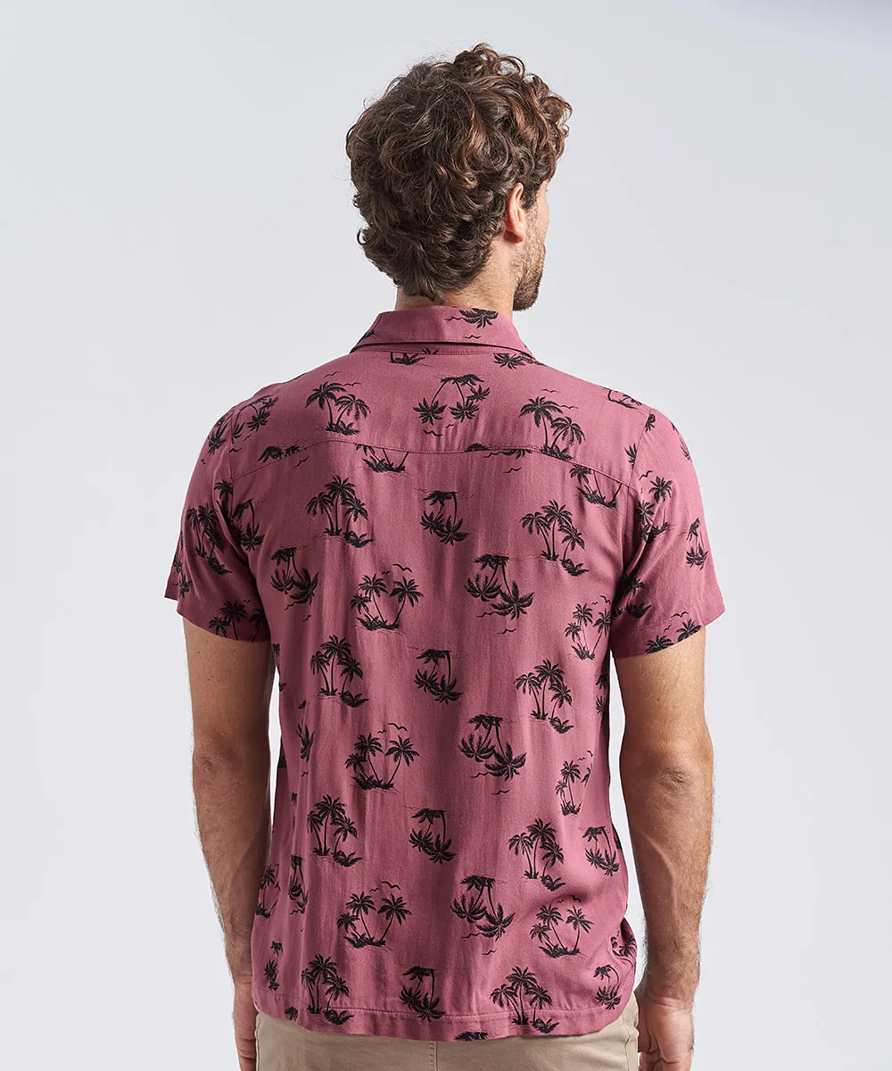 CAMISA MANGA CORTA CUELLO RESORT ESTAMPADO CLASSIC FIT GUINDA PV24