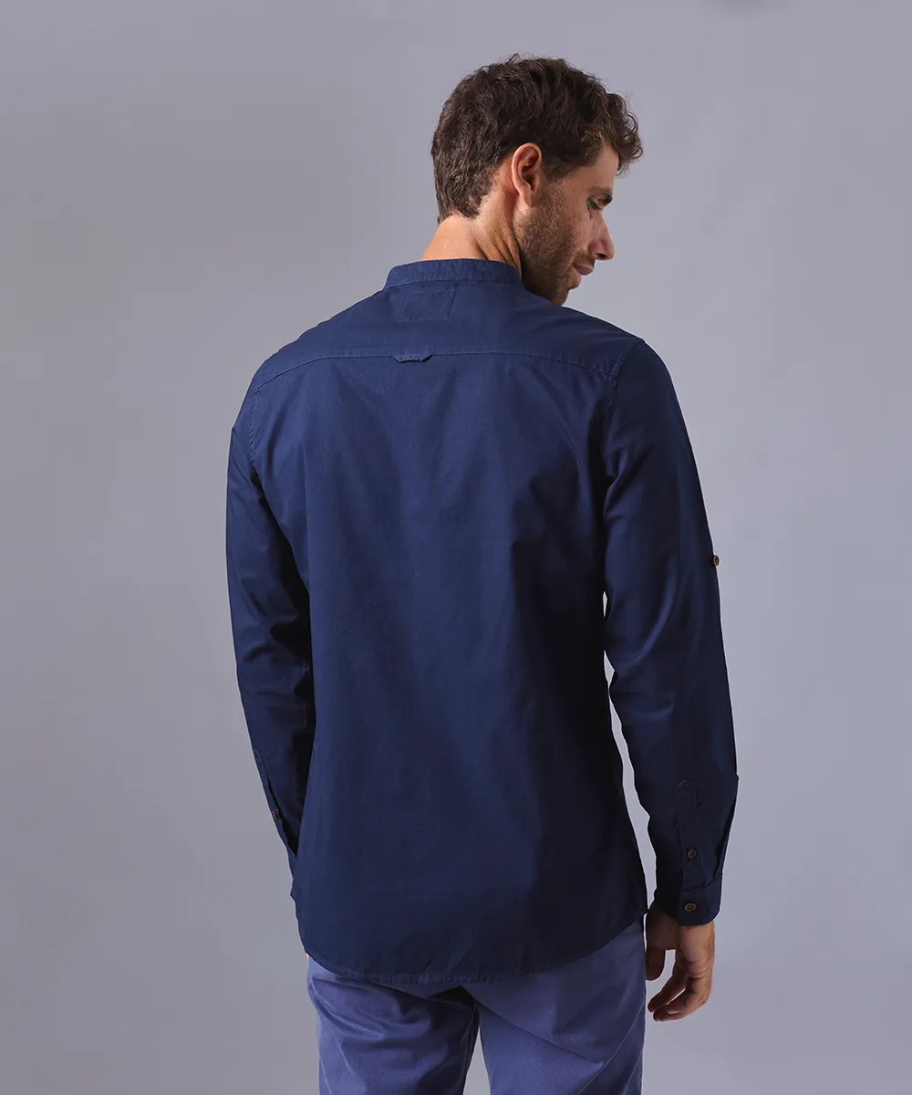 CAMISA MANGA LARGA TAFETA CUELLO NERU CON BOTON CLASSIC FIT AZUL MARINO OI24