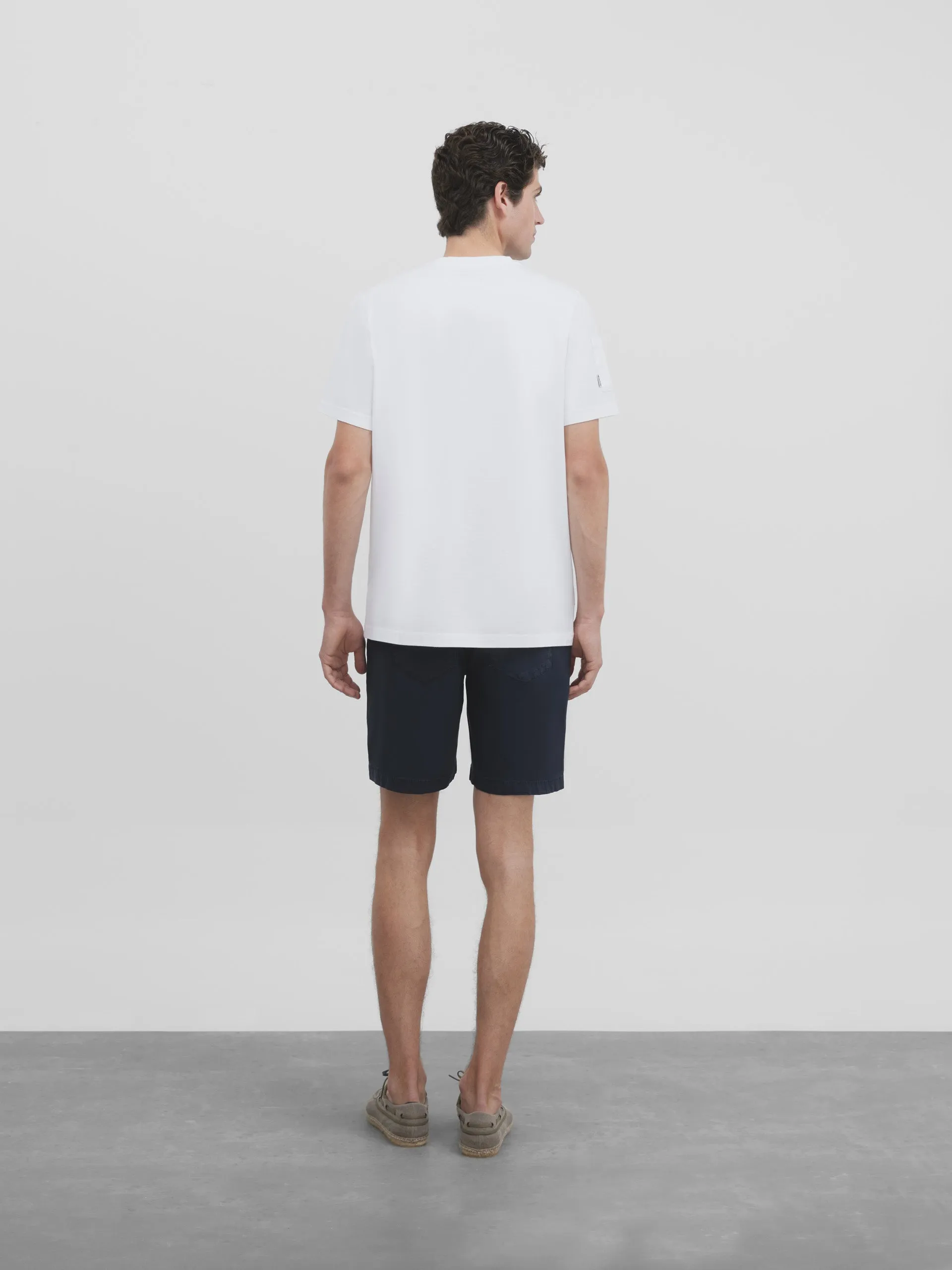 Camiseta bolsillo manga blanca