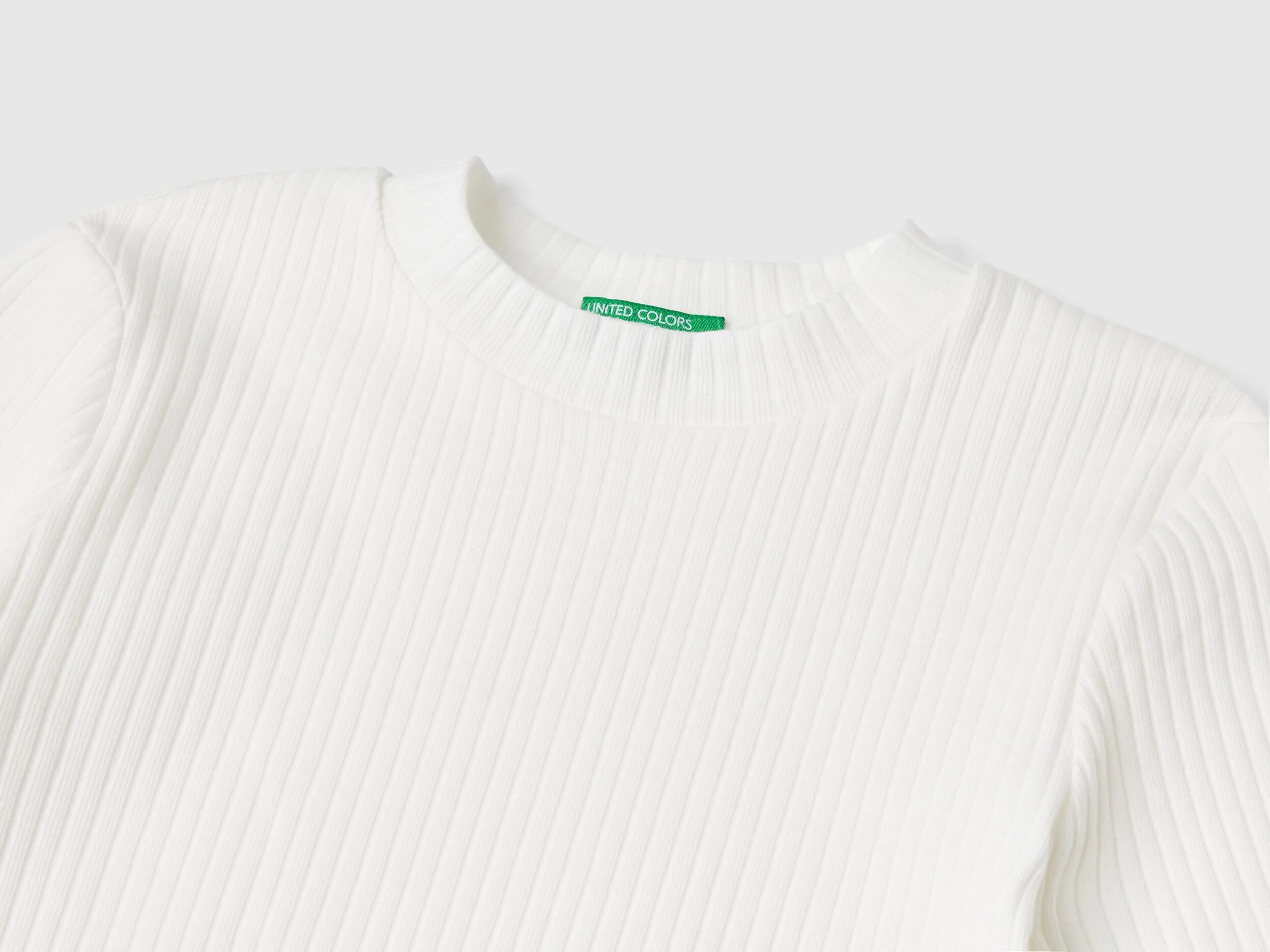 Camiseta de cuello alto y manga corta