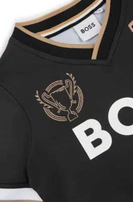 Camiseta de cuello en pico para niños con ilustración en tono degradado
