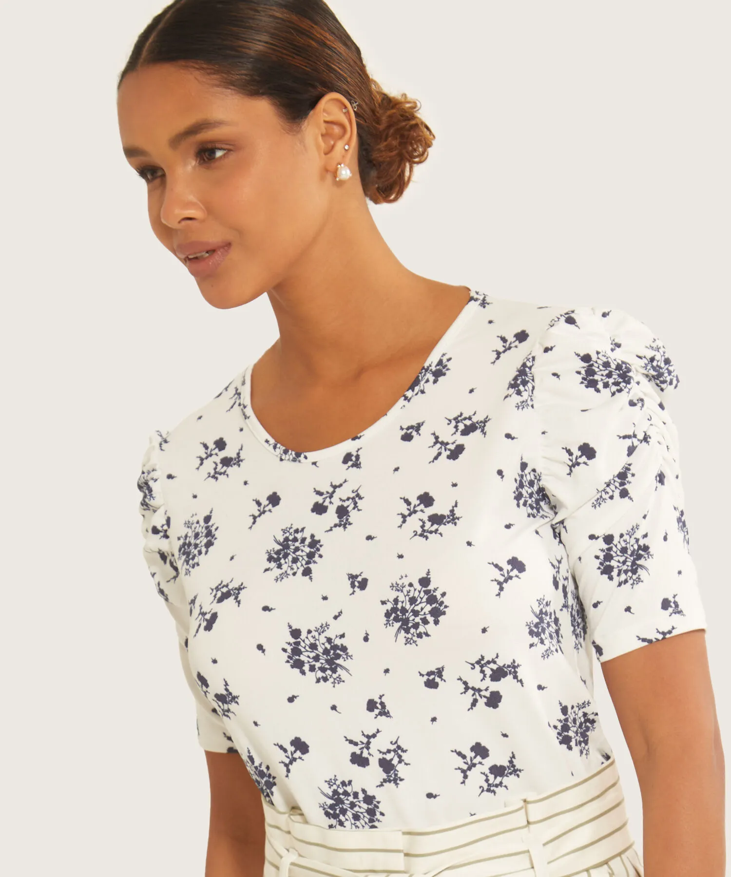 CAMISETA ESTAMPADA MANGA CORTA CON RUCHE