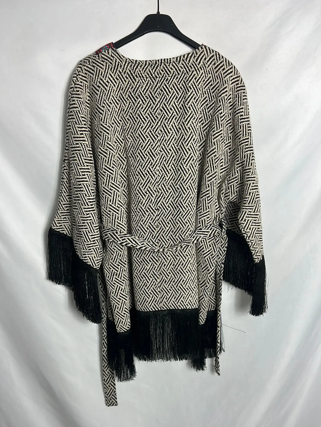 CARLOTA&CO. Kimono flecos estamoado. TU (M)