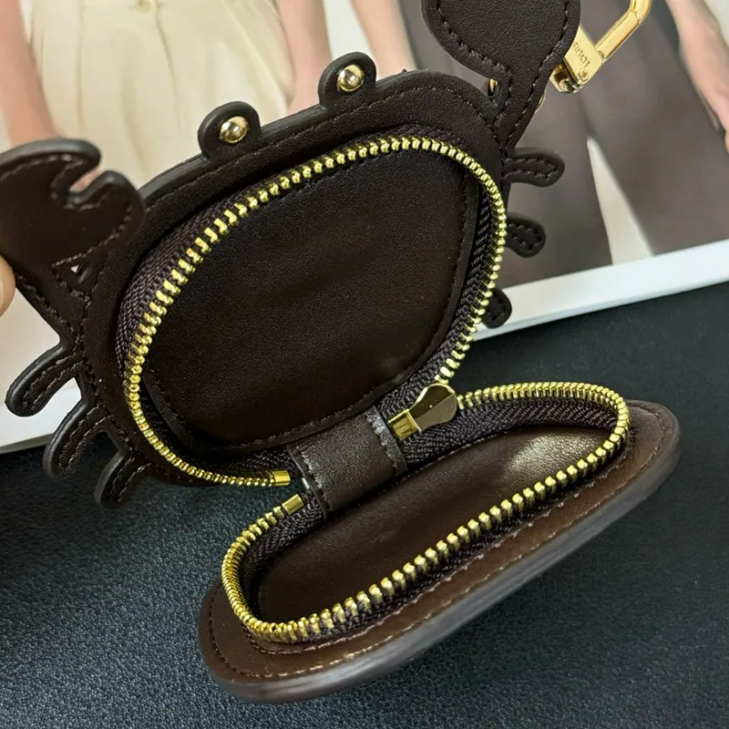 Colgante de cangrejo desigenr llaveros encanto de bolsas para mujeres cartas de cuero para hombres Lanyards de lujo airpods estu