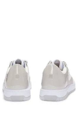 Deportivas con charol sintético