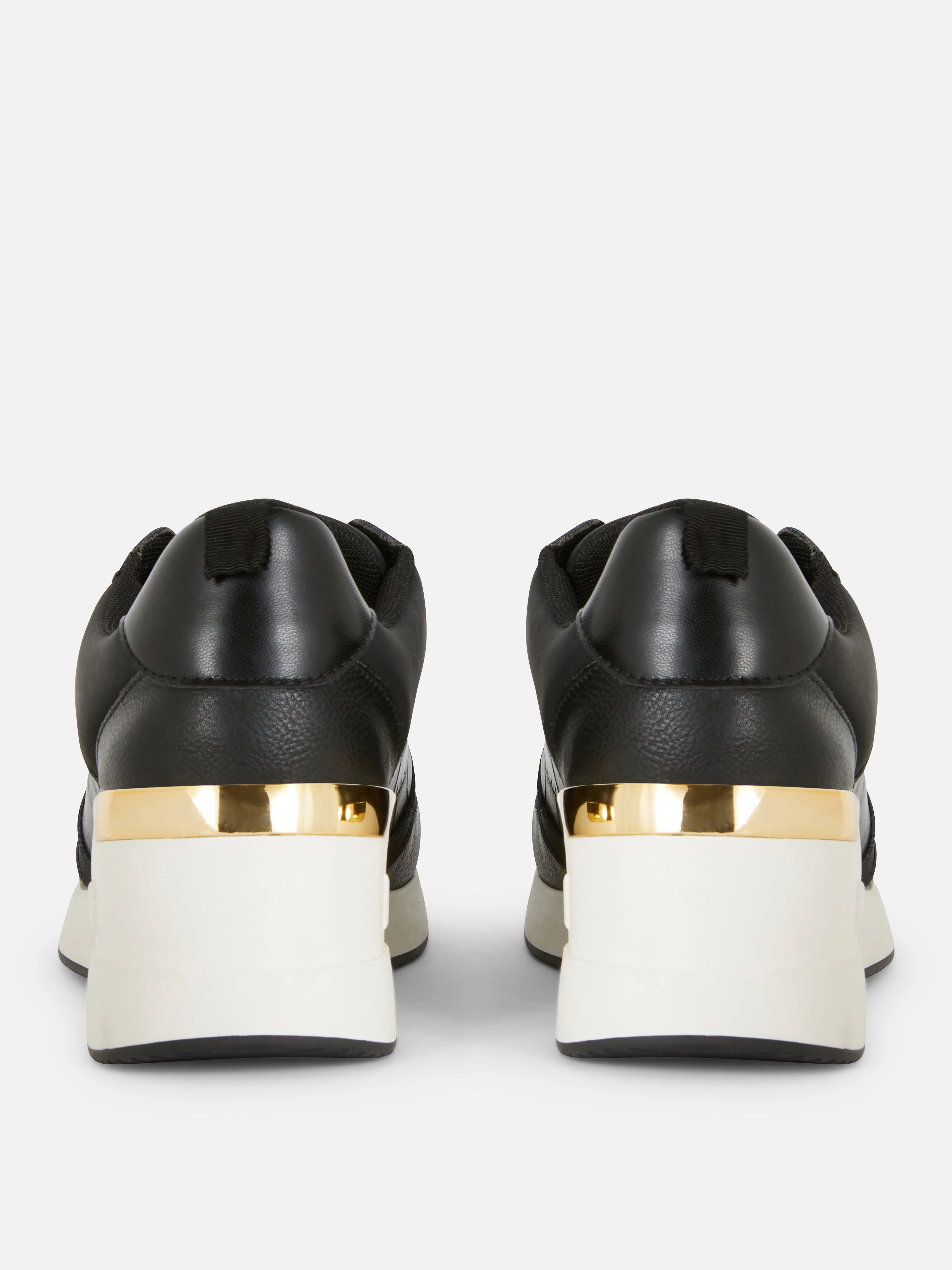 Deportivas de cuña con cordones