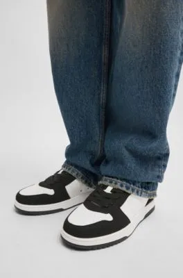 Deportivas de diferentes materiales con detalles de logos