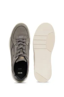 Deportivas de mezcla de materiales con ante y piel