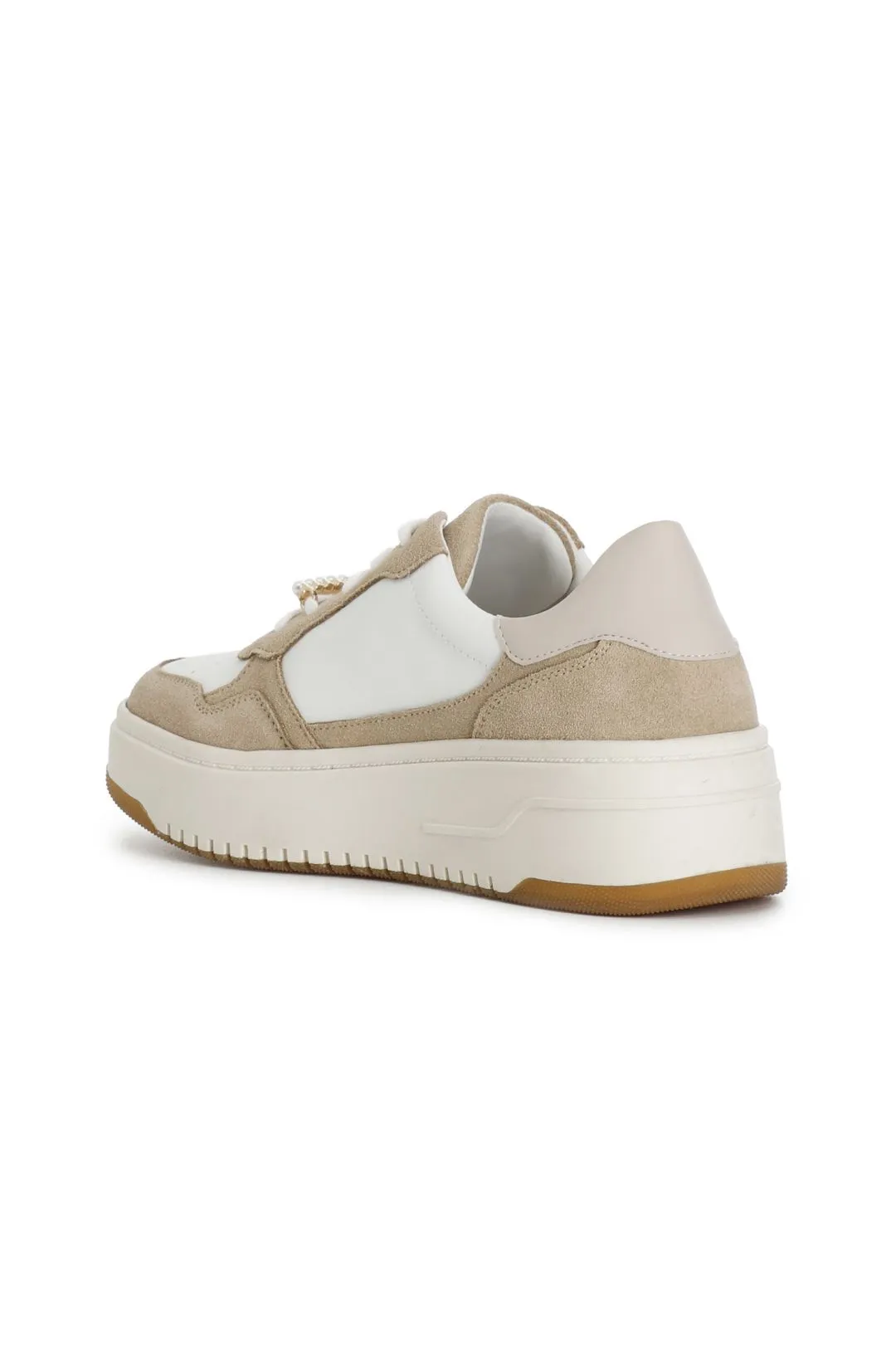 deportivas de mujer en piel y ante con accesorio. white/bege