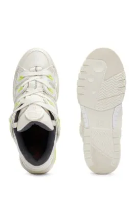 Deportivas de piel sintética con detalles en contraste