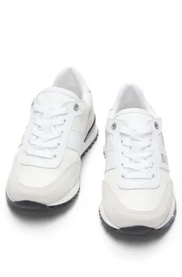 Deportivas para niños en mezcla de materiales con logo en contraste