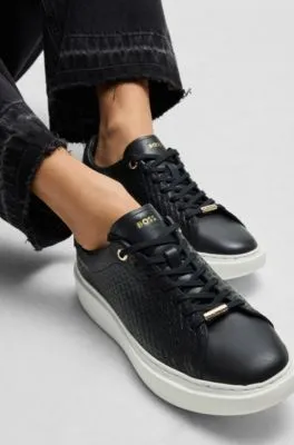 Deportivas tipo cupsole de piel con monogramas grabados