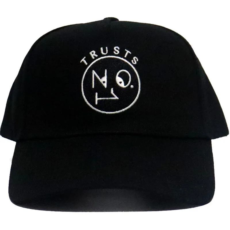 Gorra curva negra ajustable Trusts No.1 Black White Logo de The No.1 Face