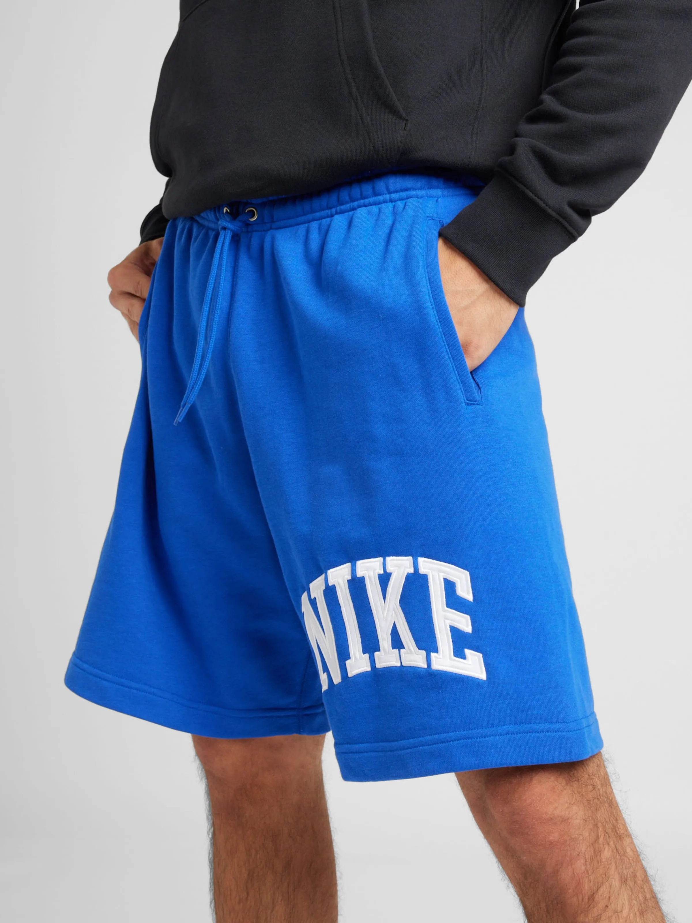 Loosefit Pantalón 'CLUB' Nike Sportswear en Azul Real