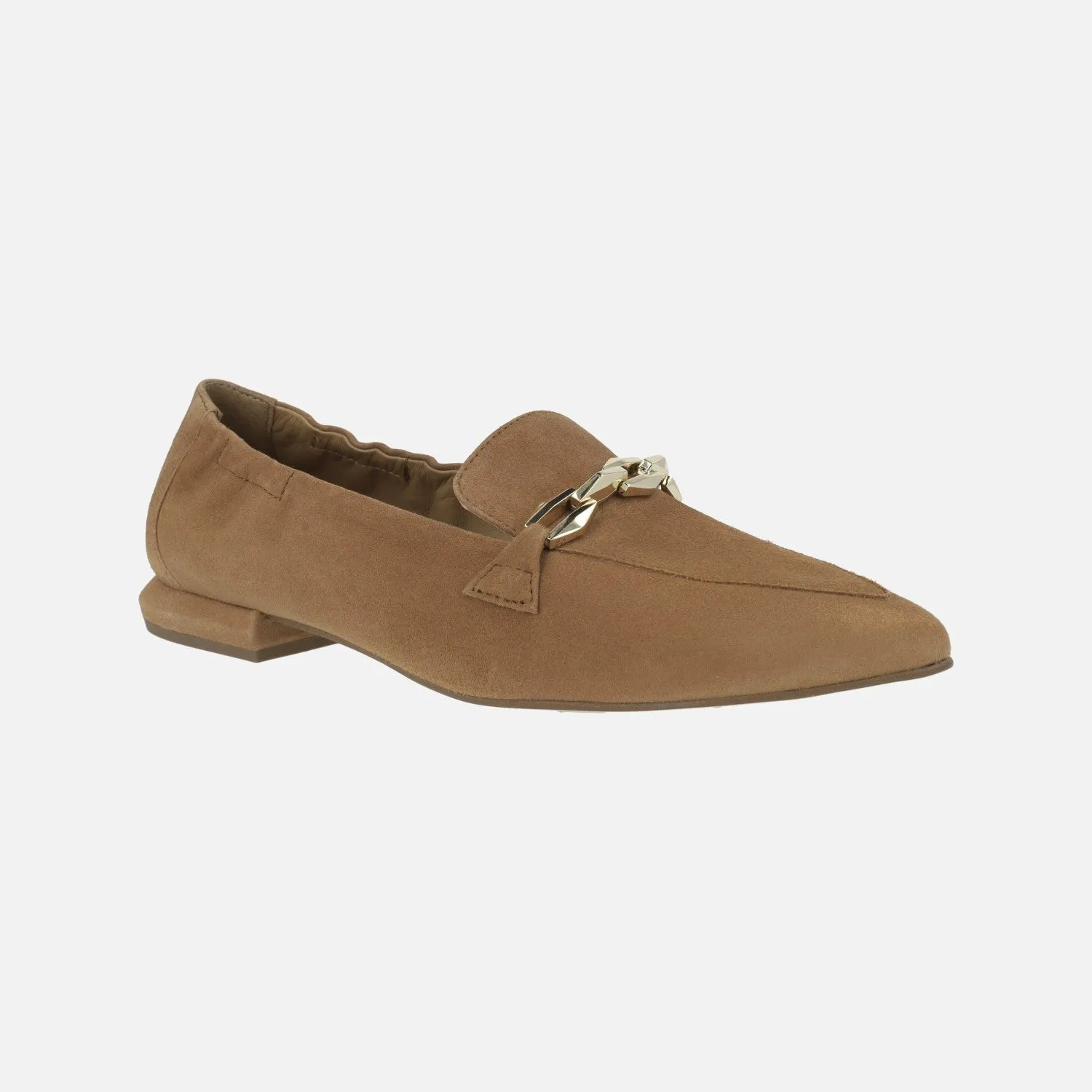 Mocasines de ante color cuero con adorno metálico dorado