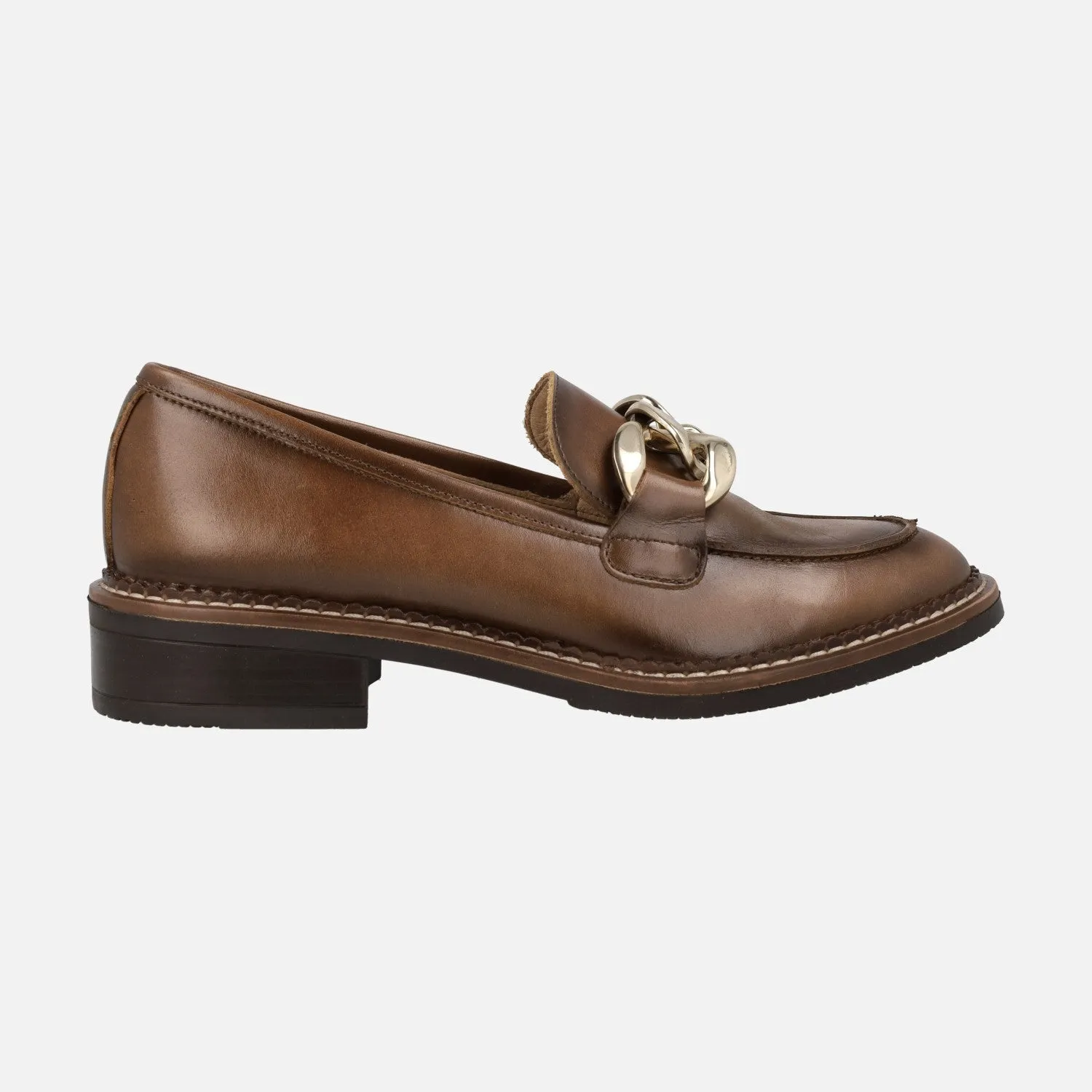 Mocasines para mujer en piel cuero con bordon y adorno dorado
