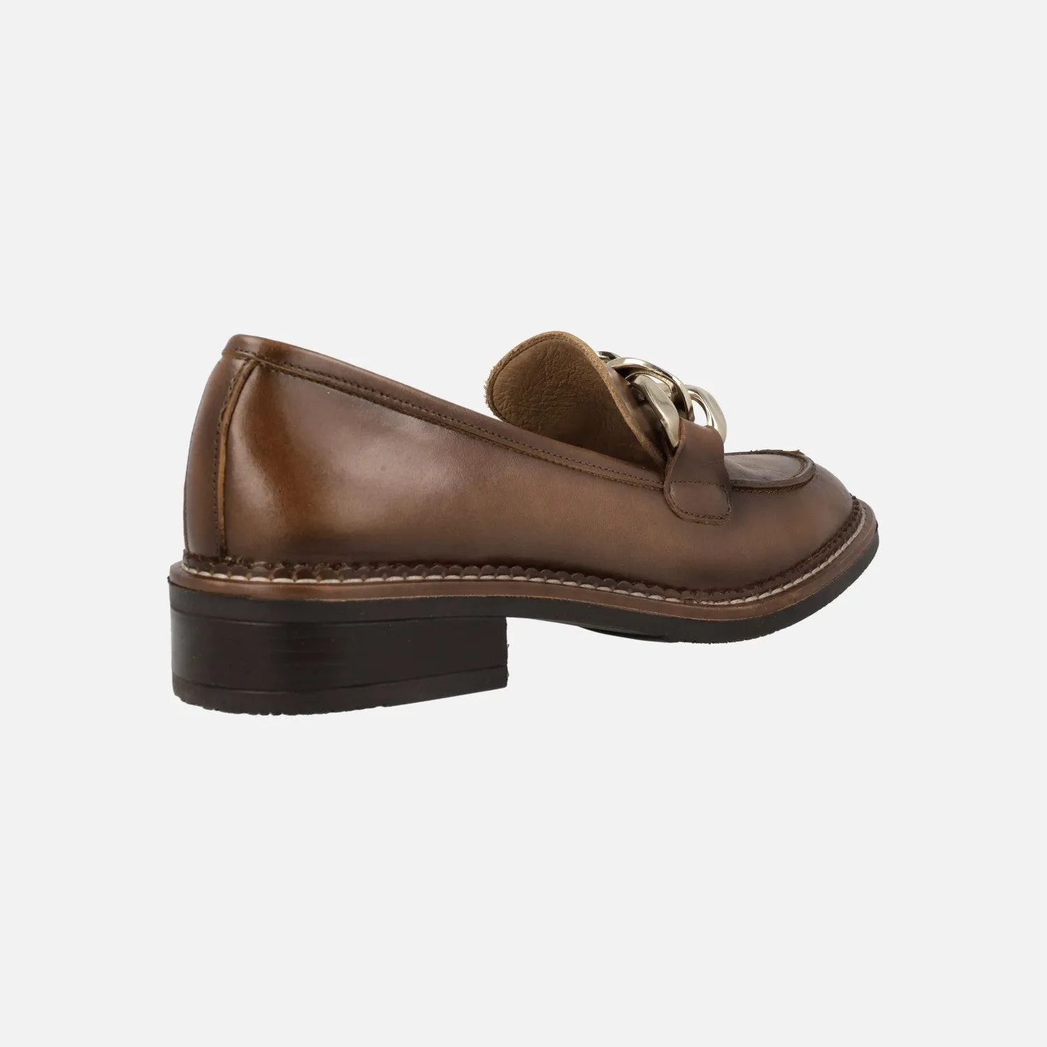 Mocasines para mujer en piel cuero con bordon y adorno dorado