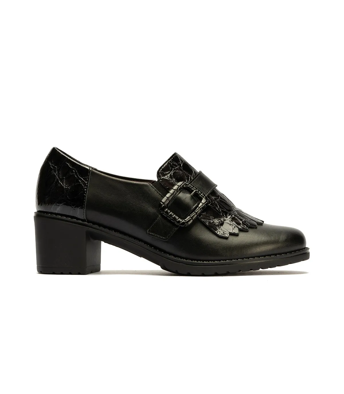 Mocasín con hebilla y flecos en color negro