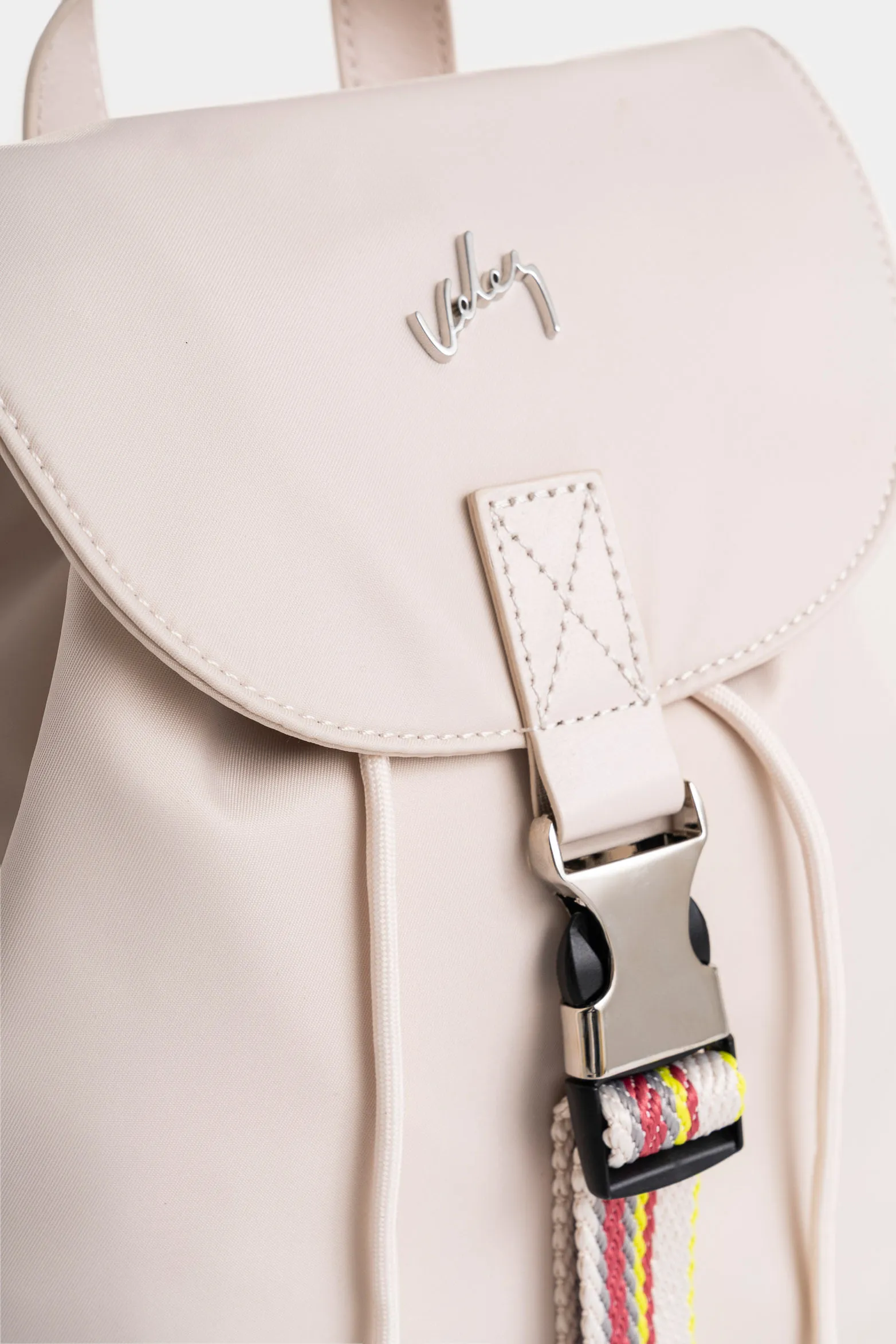 Morral Elora en lona y cuero para mujer detalle contraste