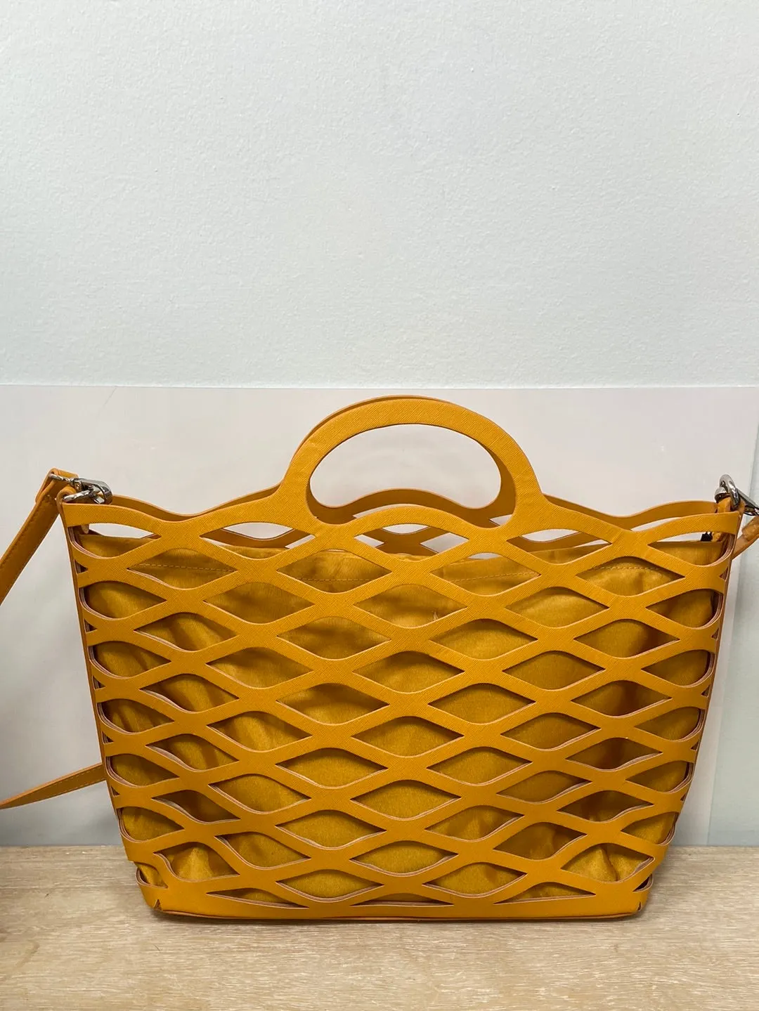 OTRAS.Mochila oversized de cuero