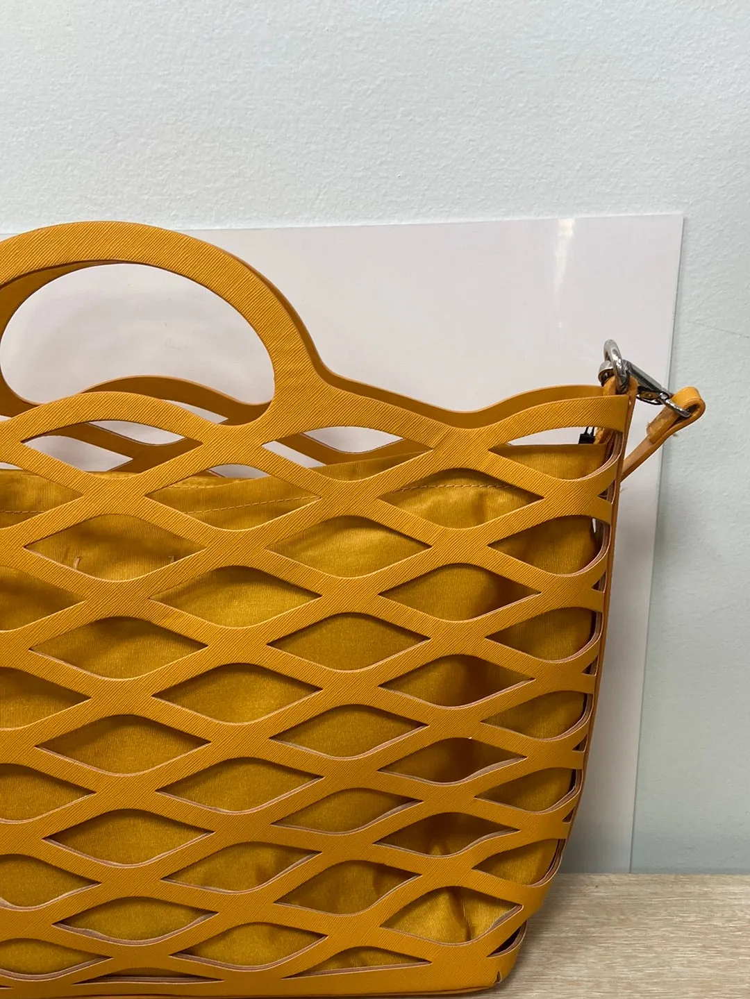 OTRAS.Mochila oversized de cuero