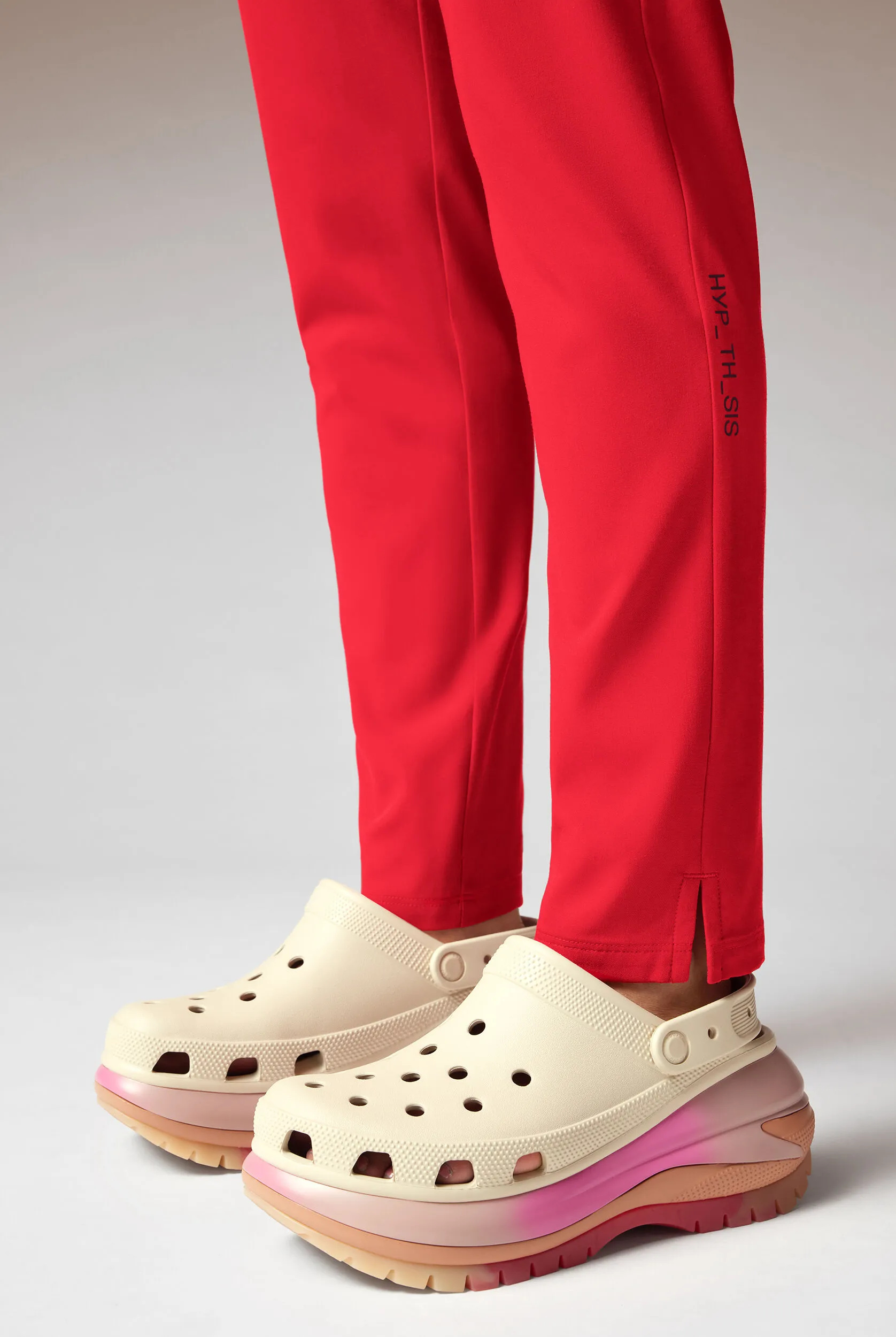 PANTAL&OACUTE;N M&EACUTE;DICO HYPOTHESIS AD ALL DUTY CON 6 BOLSILLOS Y PIERNAS RECTAS PARA MUJER