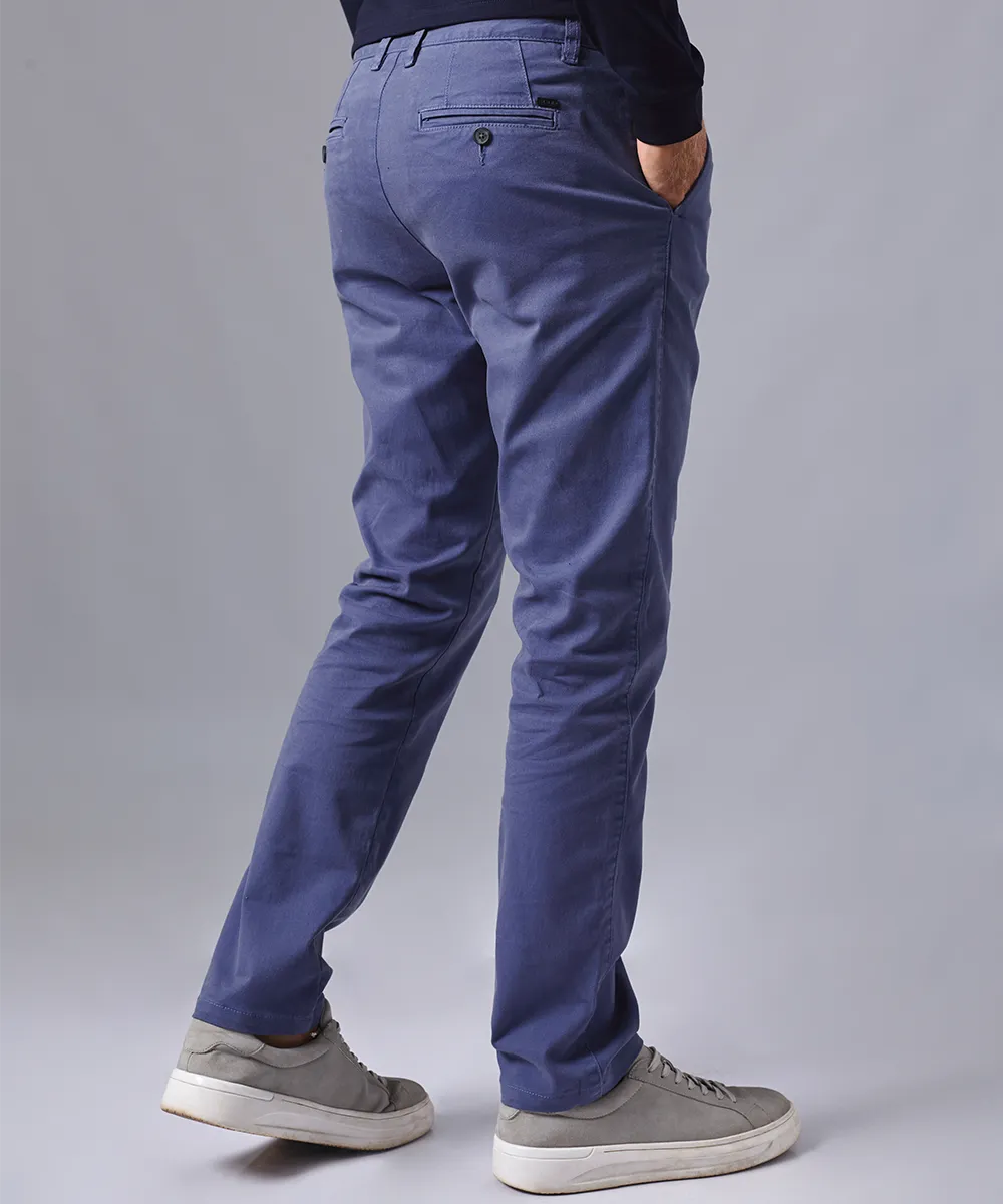 PANTALON DRILL CON PLIEGUE SLIM FIT AZUL OI24