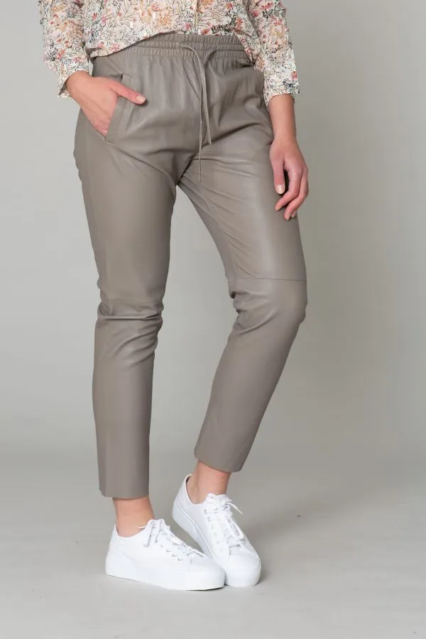 Pantalon Mujeres Oakwood Gift Mastic 518