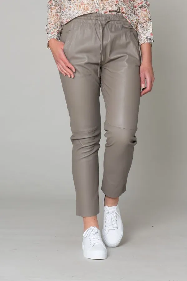 Pantalon Mujeres Oakwood Gift Mastic 518